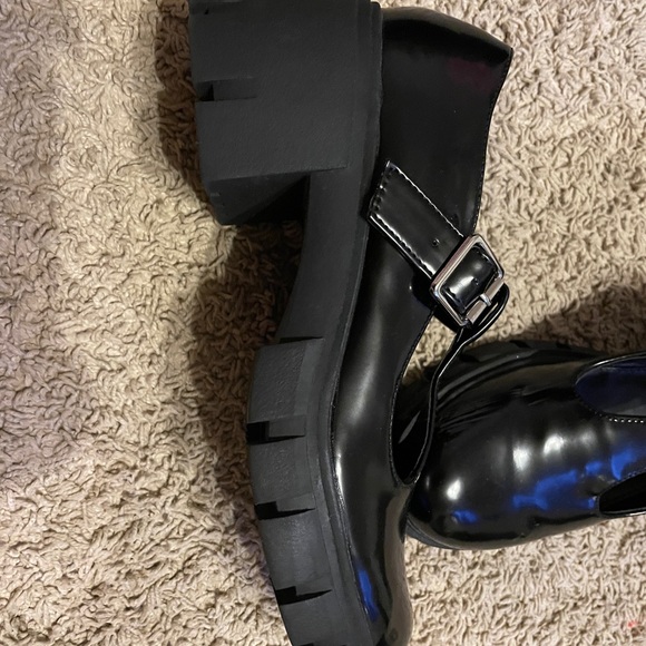 Madden girl ,Mary Jane’s , size 7 - Picture 2 of 3